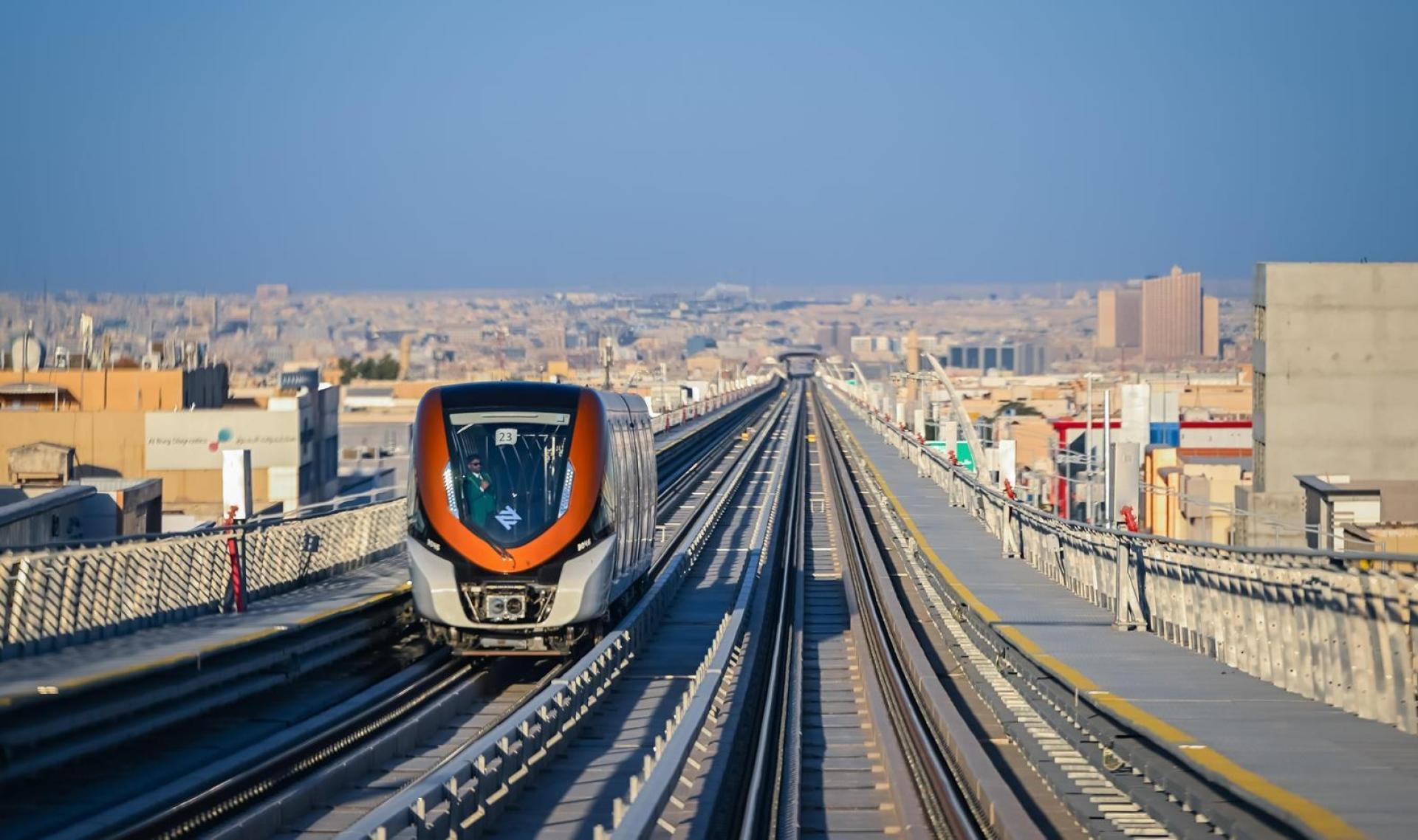 El metro de Riad inaugura tres nuevas estaciones de la Línea Naranja